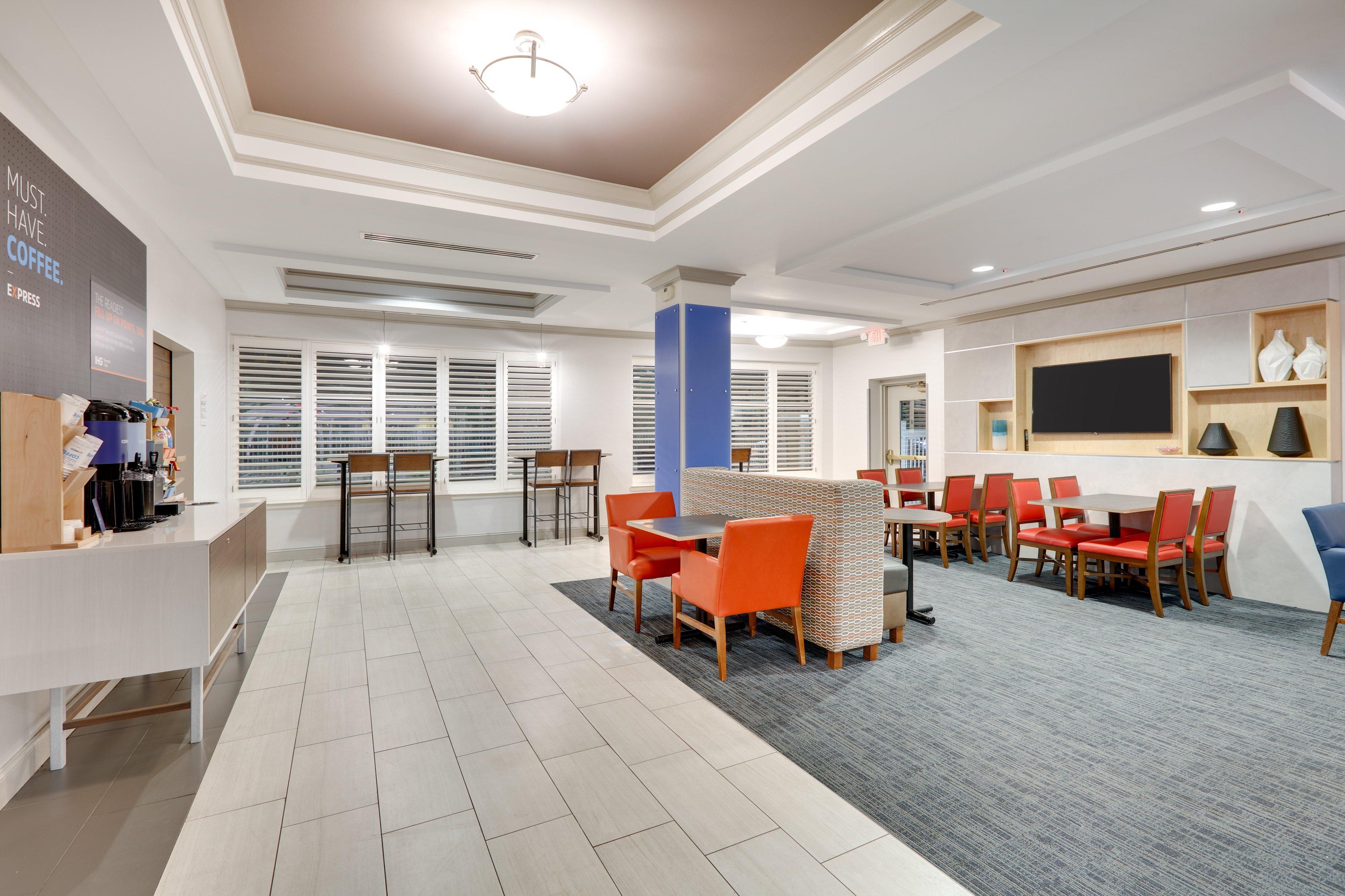 Holiday Inn Express Hotel & Suites Dublin By Ihg Exterior foto