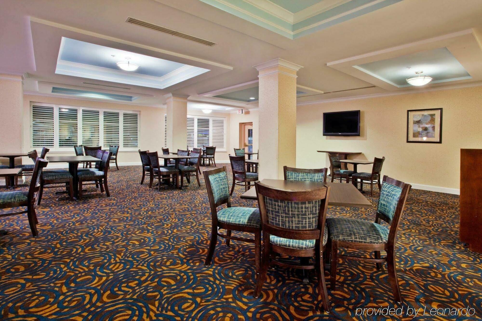 Holiday Inn Express Hotel & Suites Dublin By Ihg Exterior foto